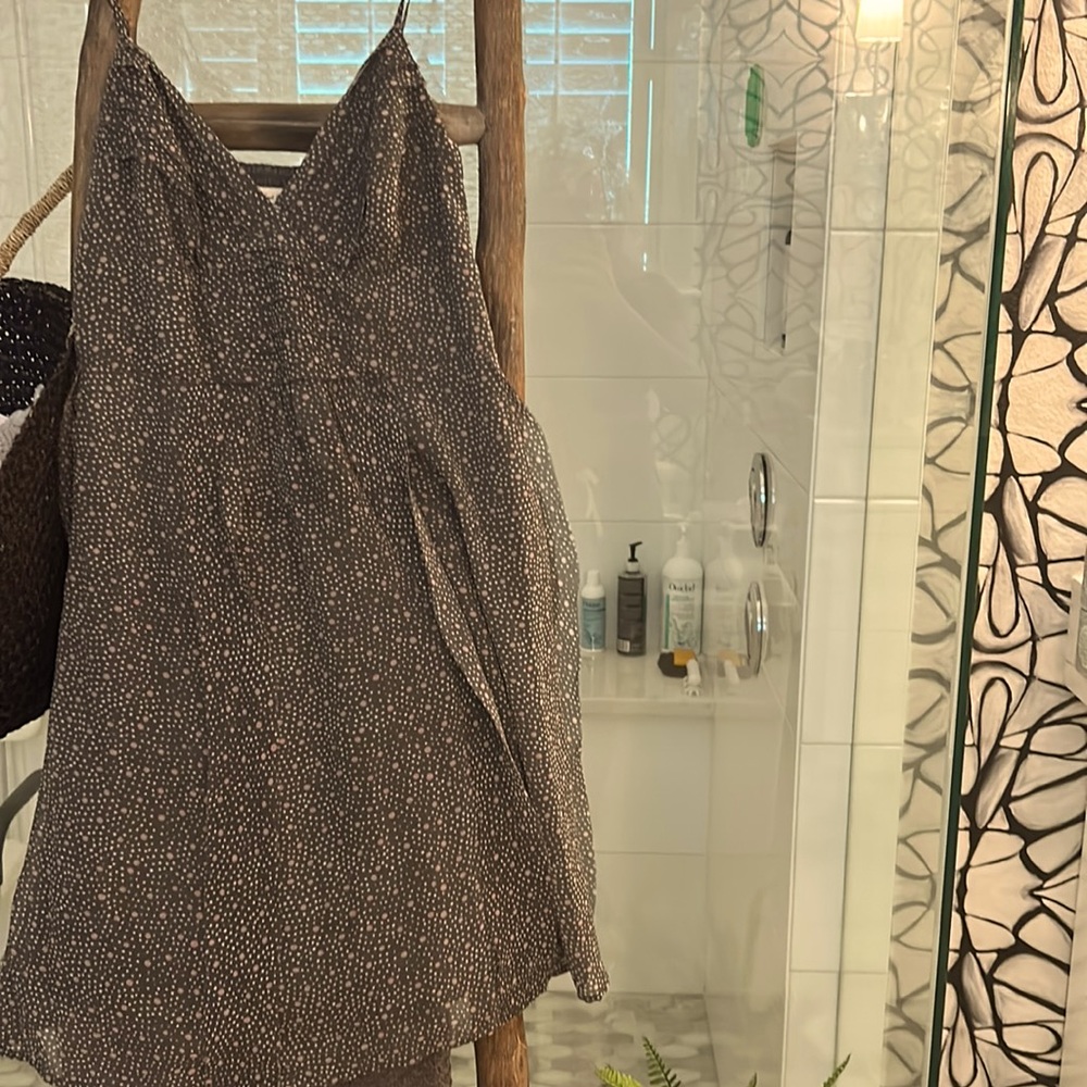 American Eagle Outfitters gray mini dress. Size 4. Excellent condition.